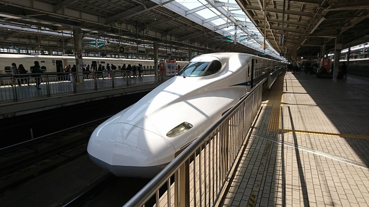 山陽新幹線の上り列車（土日祝）