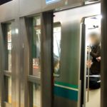 東京メトロ南北線だけホームドアが密閉式なのはなぜだ!?