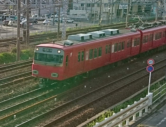 JR東海道本線と並行する名鉄名古屋本線