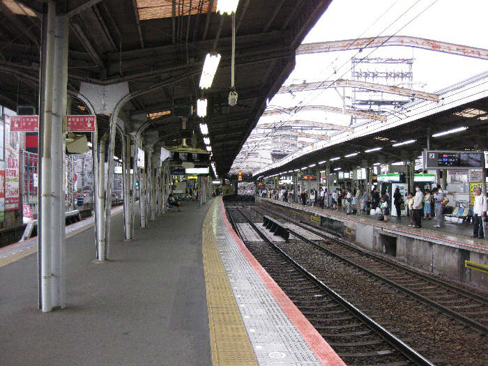 近鉄の鶴橋駅