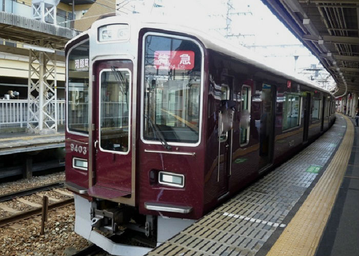 京阪電車の 特急 は無料で乗れる 乗車券のみでok たくみろぐ