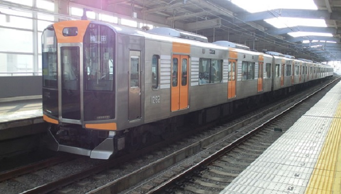 混雑する阪神電車