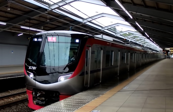 都営新宿線への乗り入れが可能な京王5000系
