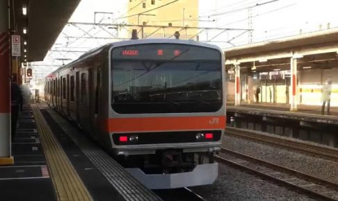 武蔵野線のE231系と自動放送