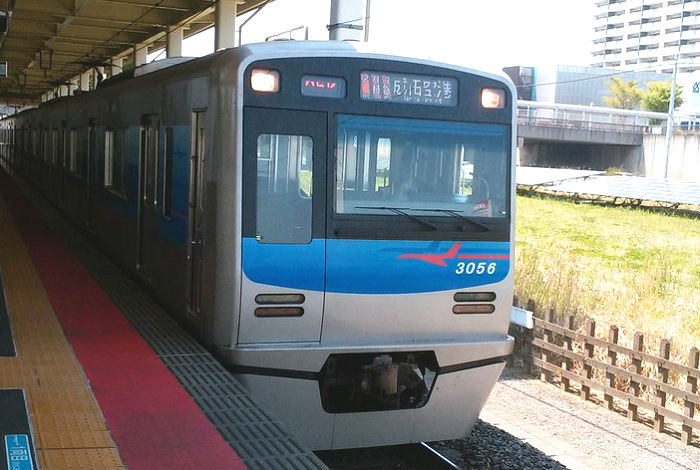 京成スカイライナーに自由席がない 無料では乗れない有料列車 たくみっく
