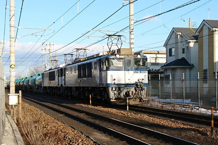 武蔵野線を走る貨物列車