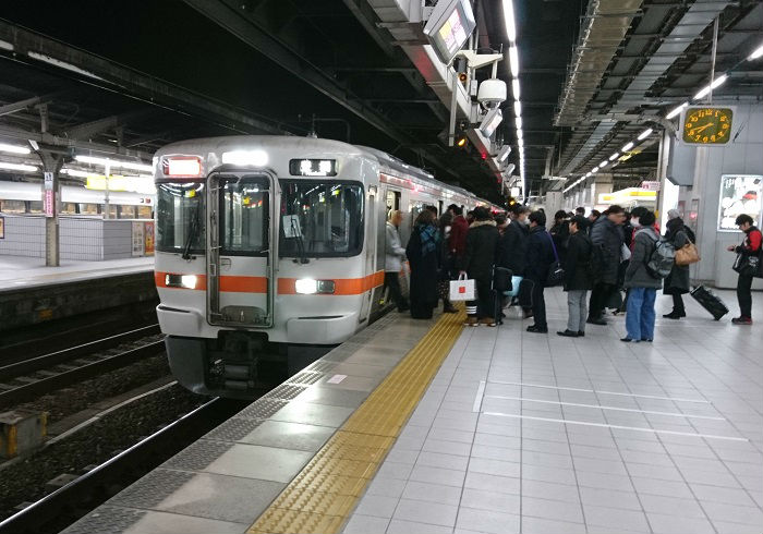 東海道線新快速の名古屋駅