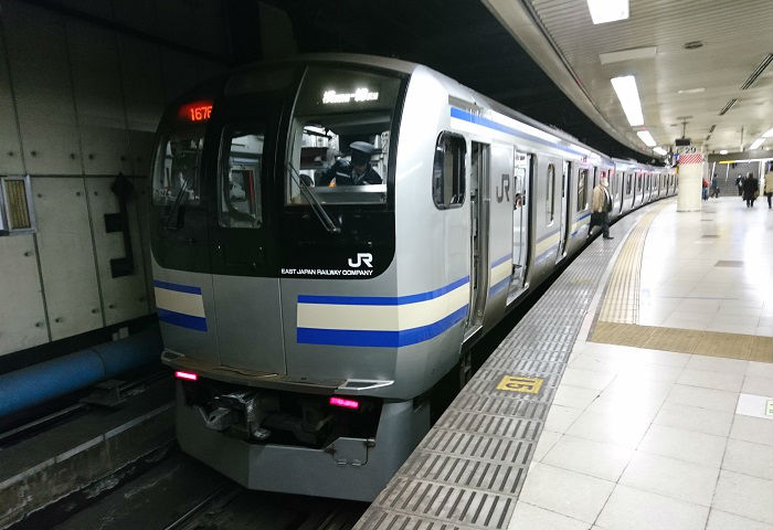 横須賀線の帰宅ラッシュの18時台
