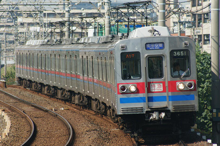 混雑しやすい京成本線の通勤特急