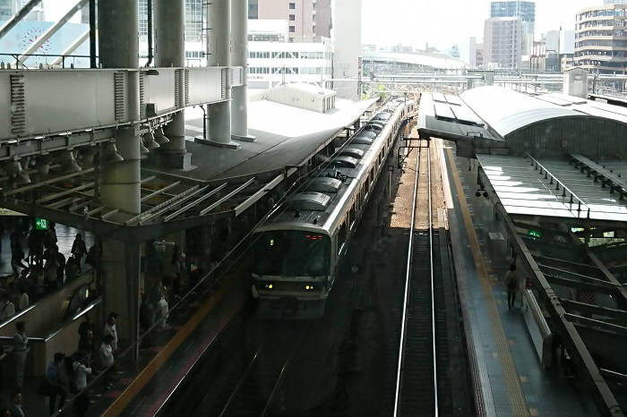 混雑するJR神戸線