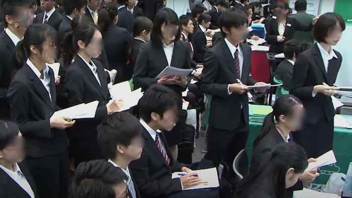 就活中の大学生たち